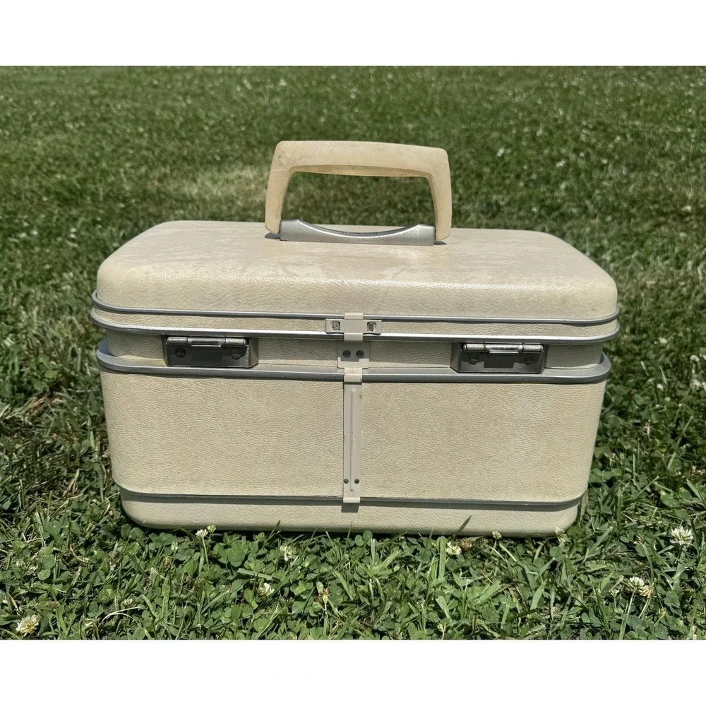 Vintage Samsonite Silhouette 1512 Vanity Train Case Beige Vinyl Locking Makeup